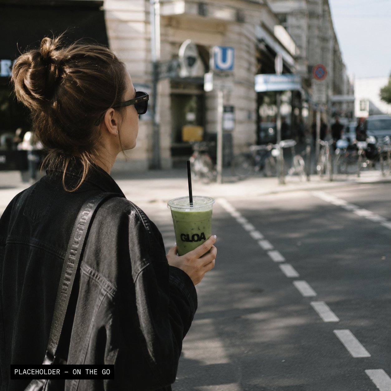 Iced Matcha unterwegs in Berlin